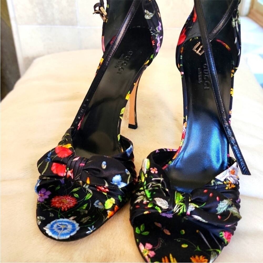 Gucci Flora Satin Plisse Sandals shoes floral heels size 38 C 7 7.5 8